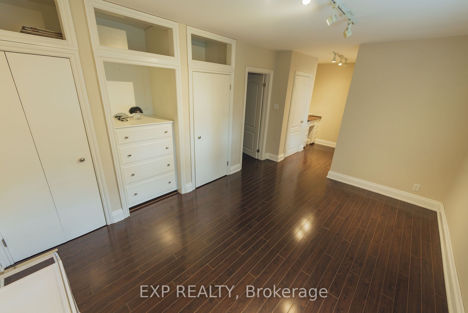 35 Winchester Rd E