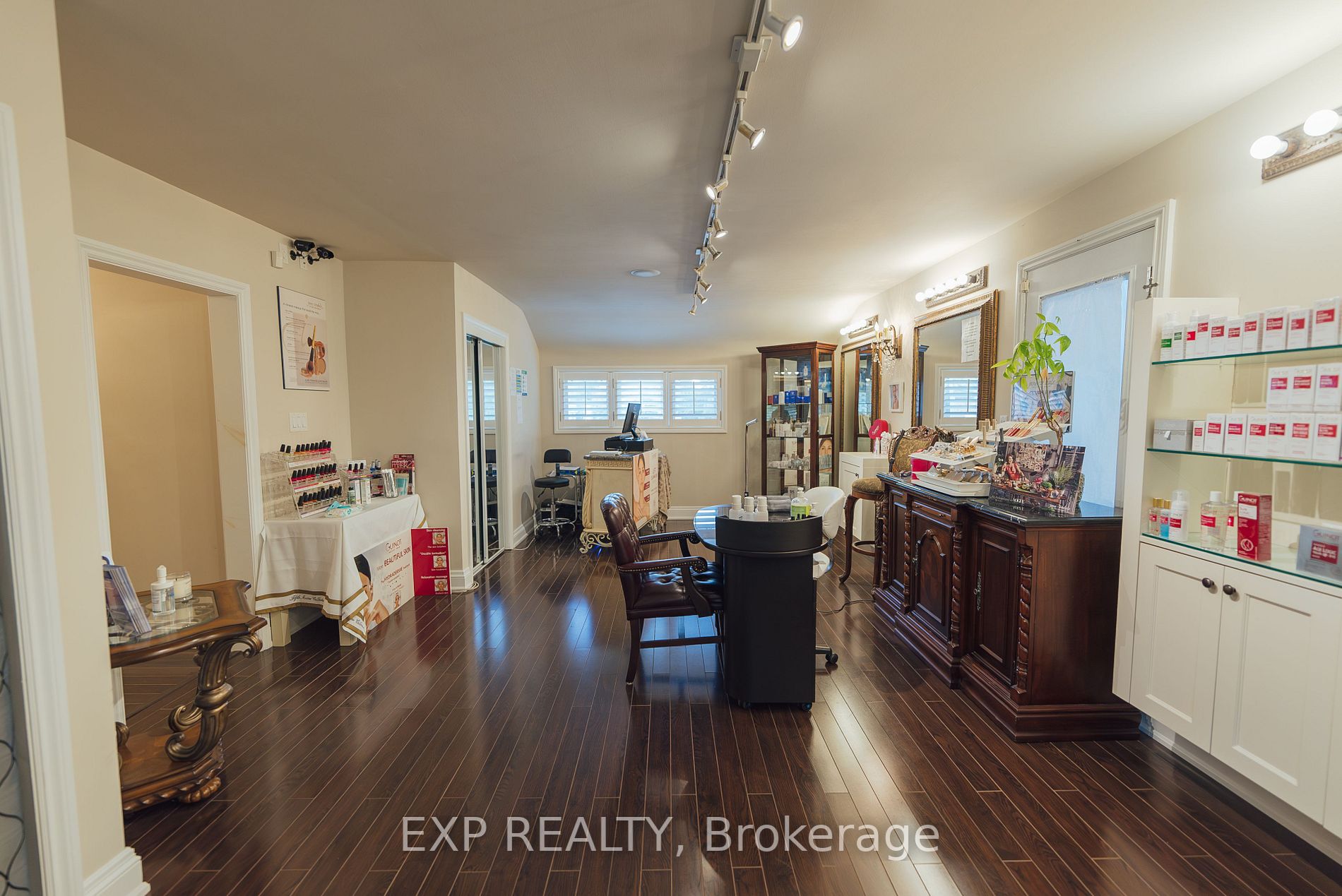 35 Winchester Rd E