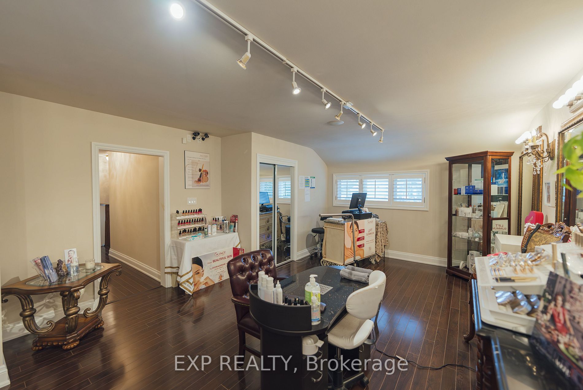 35 Winchester Rd E