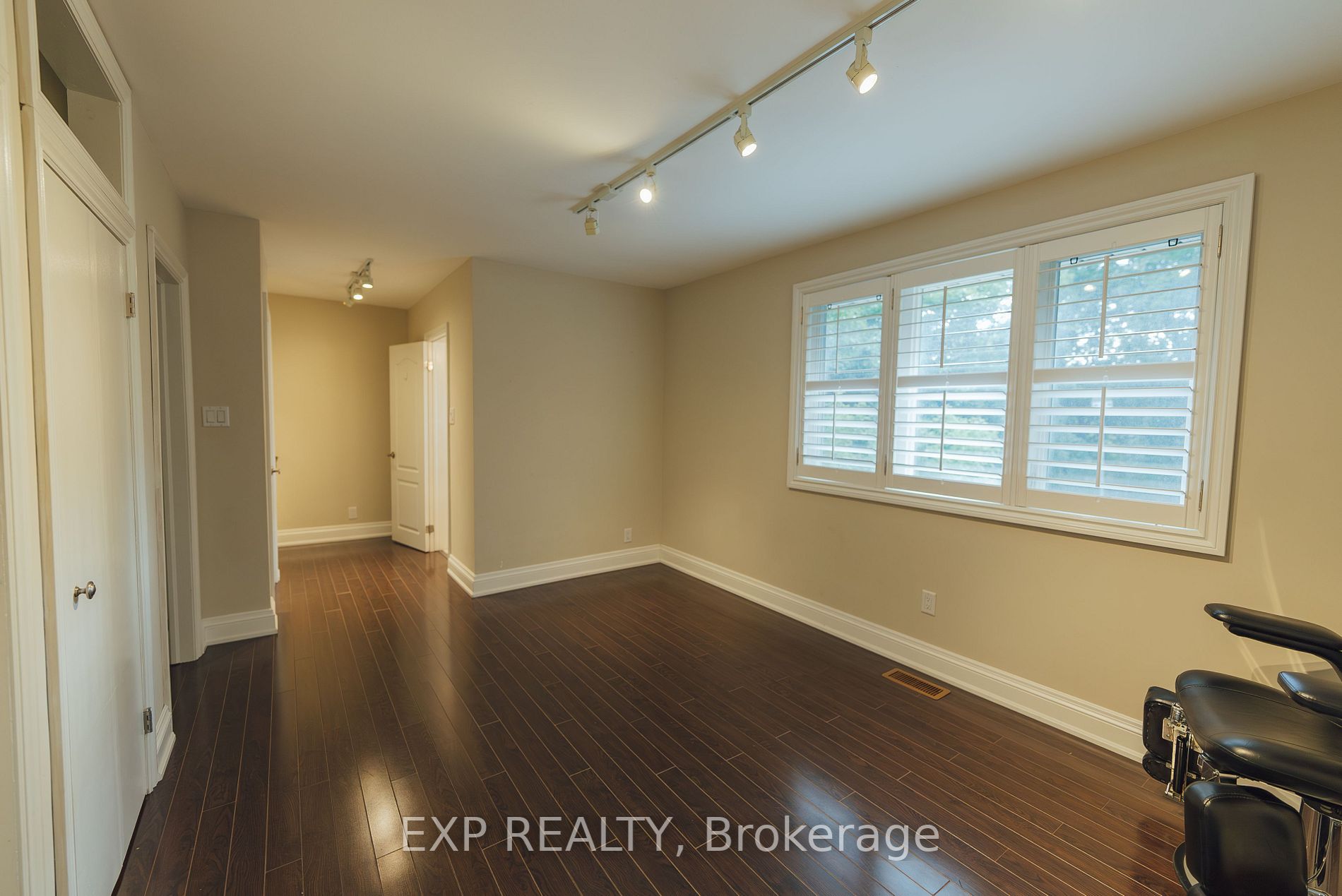 35 Winchester Rd E