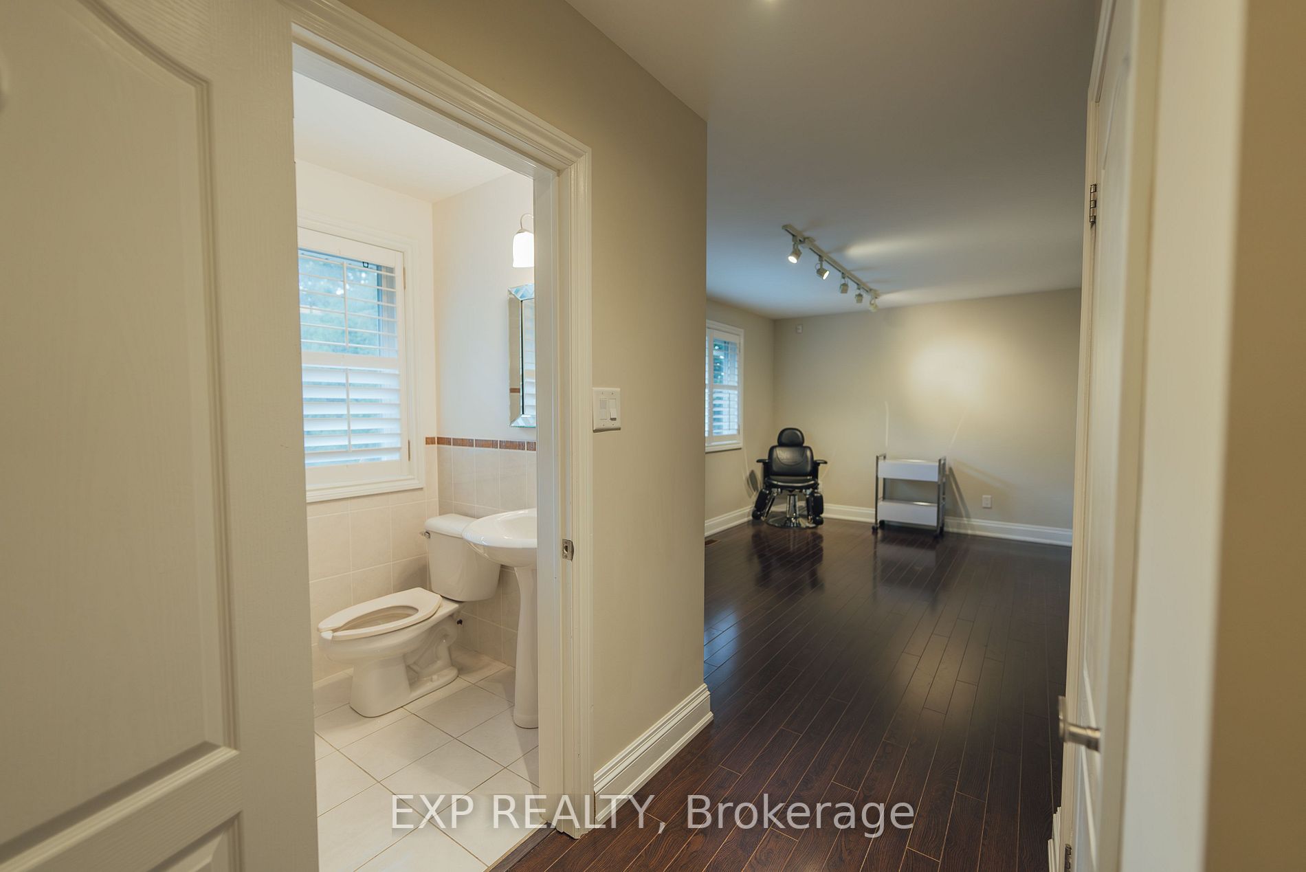 35 Winchester Rd E