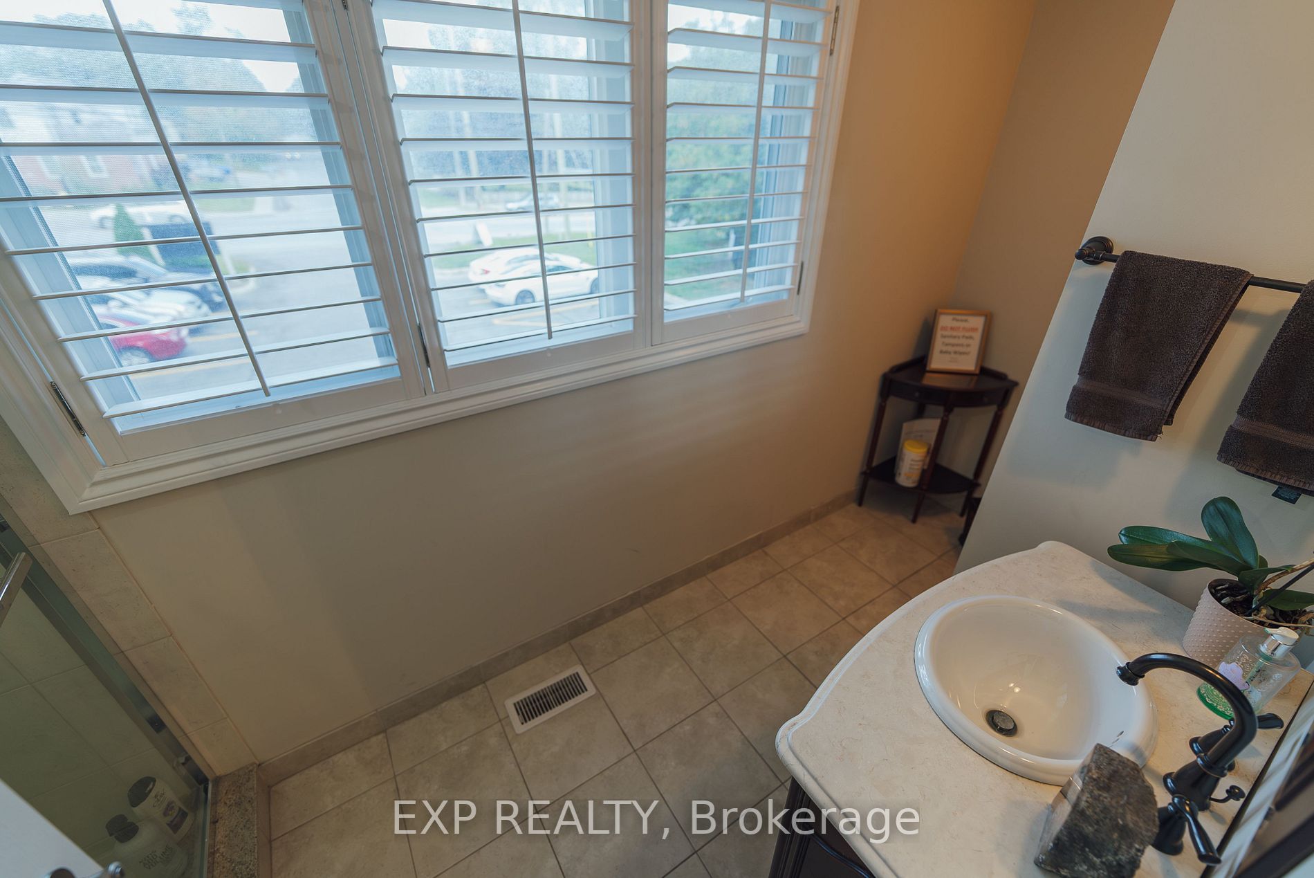 35 Winchester Rd E