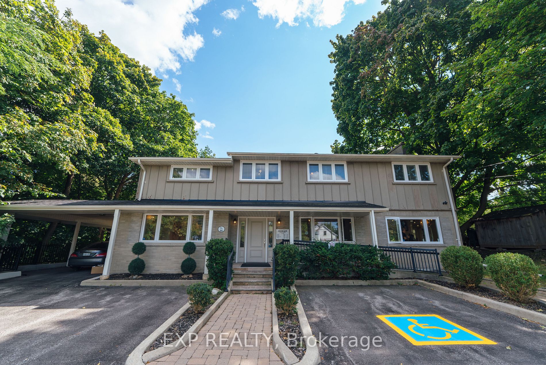 35 Winchester Rd E