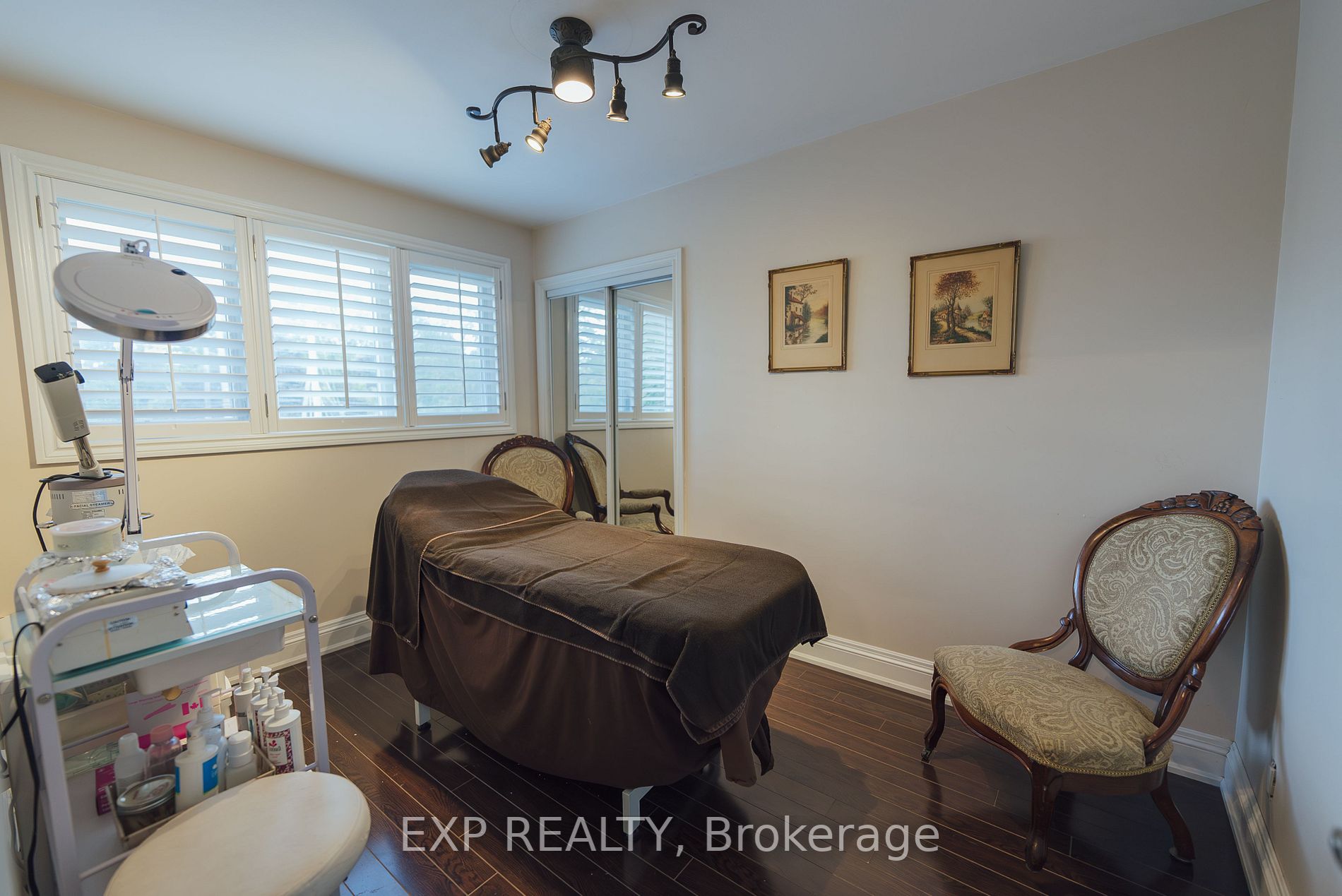 35 Winchester Rd E