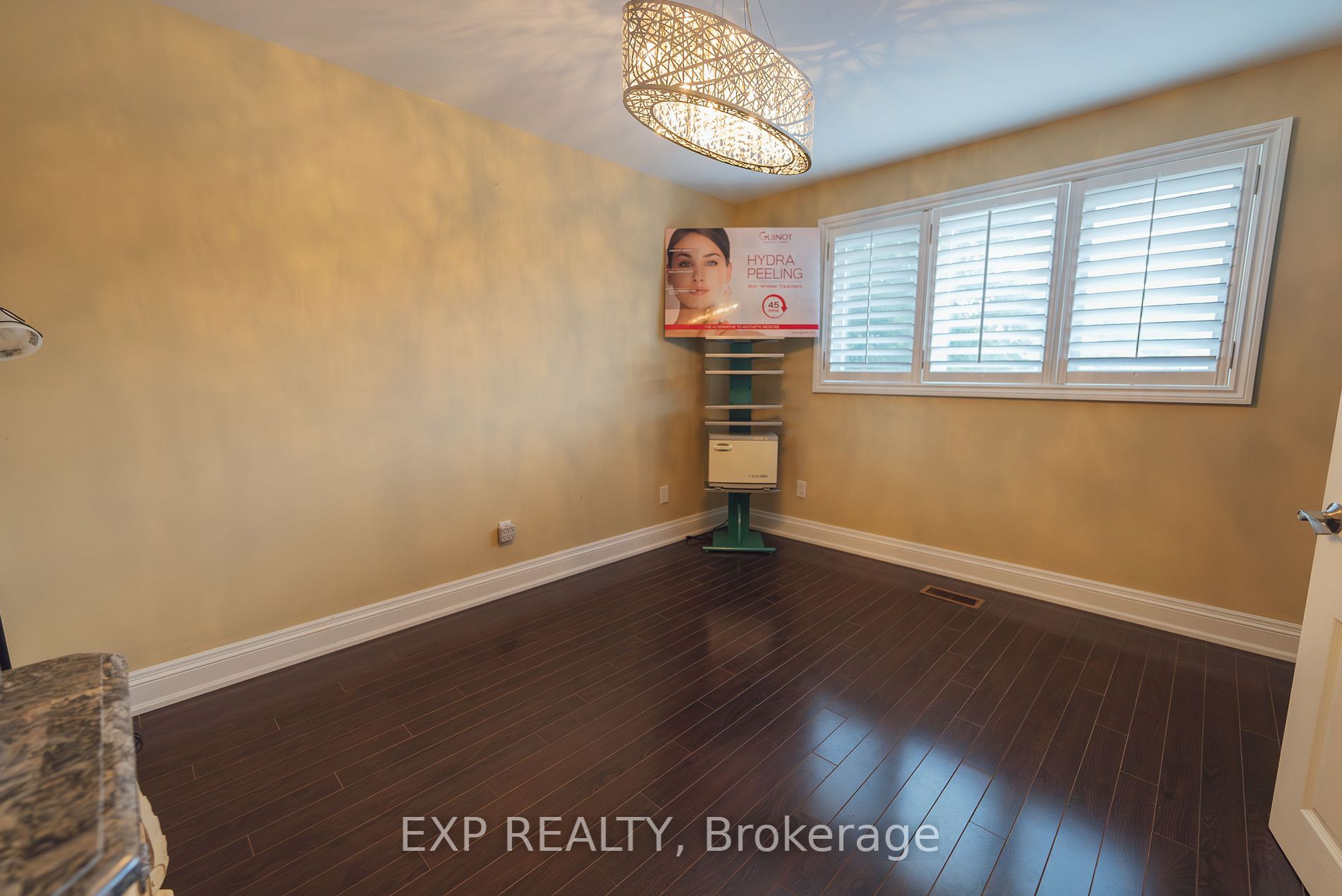 35 Winchester Rd E