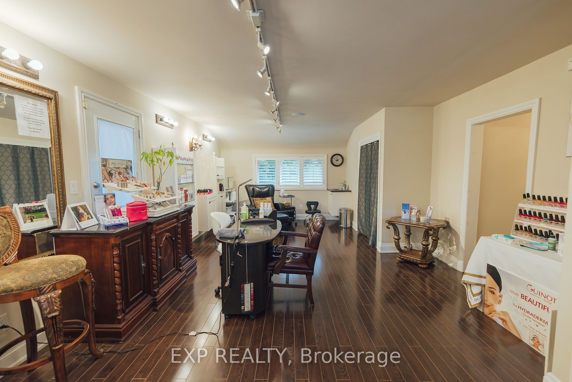 35 Winchester Rd E