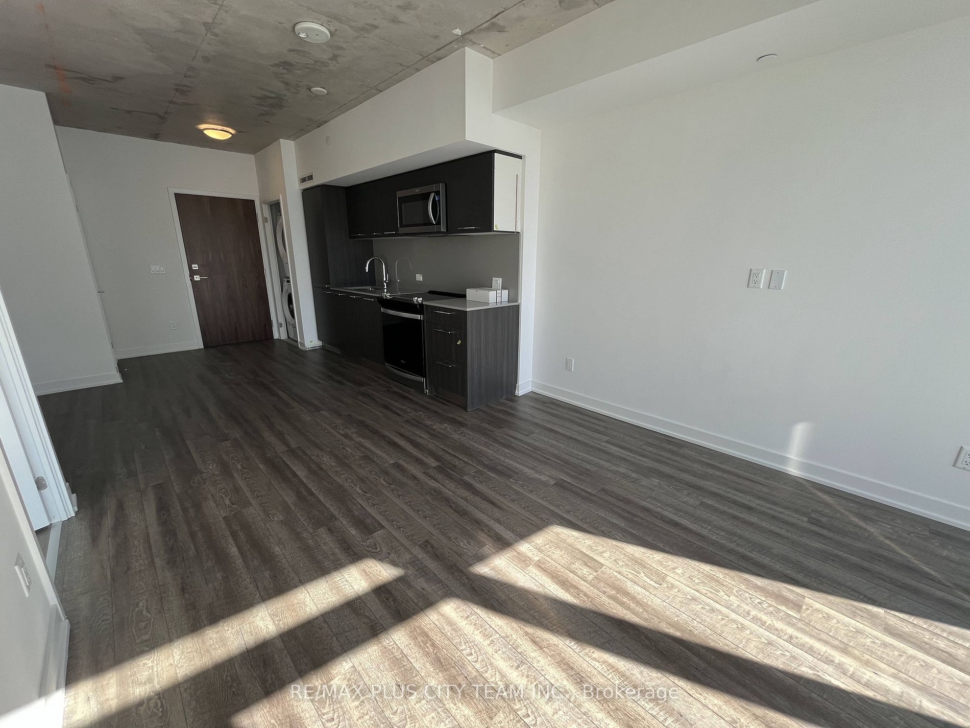 45 Baseball Place, #1402