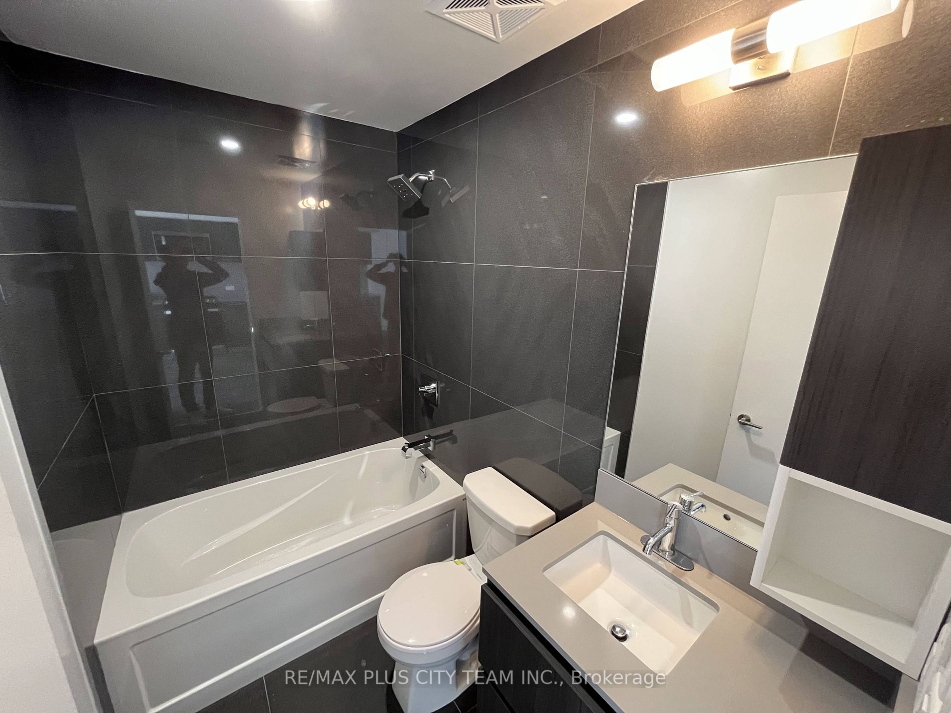 45 Baseball Place, #1402
