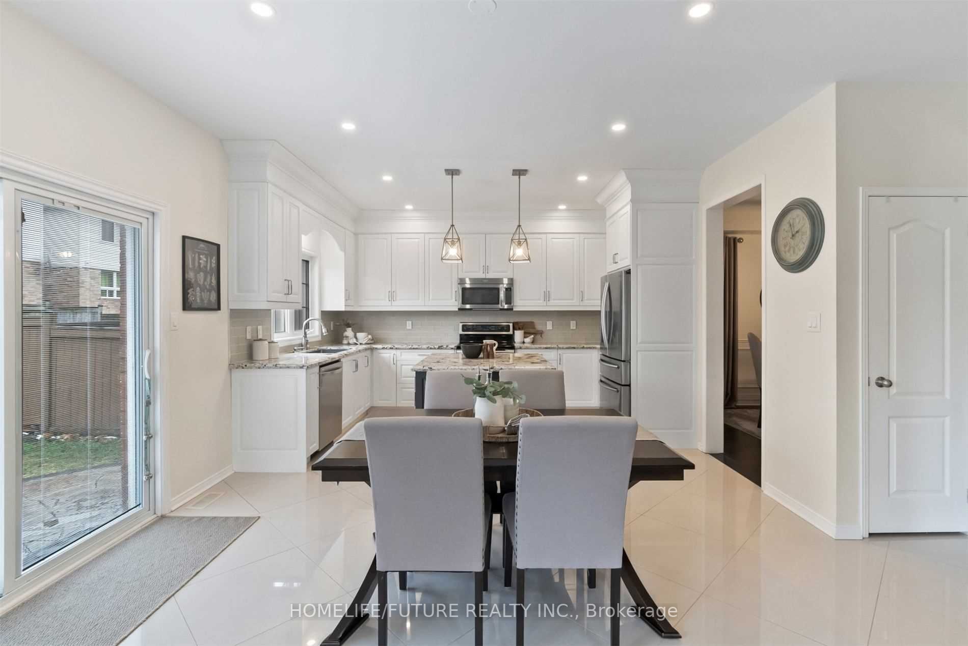 1381 Clearbrook Dr