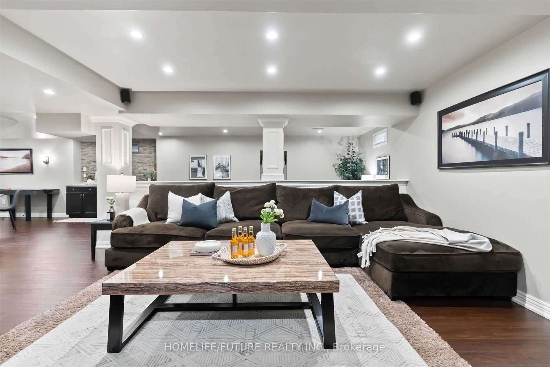 1381 Clearbrook Dr