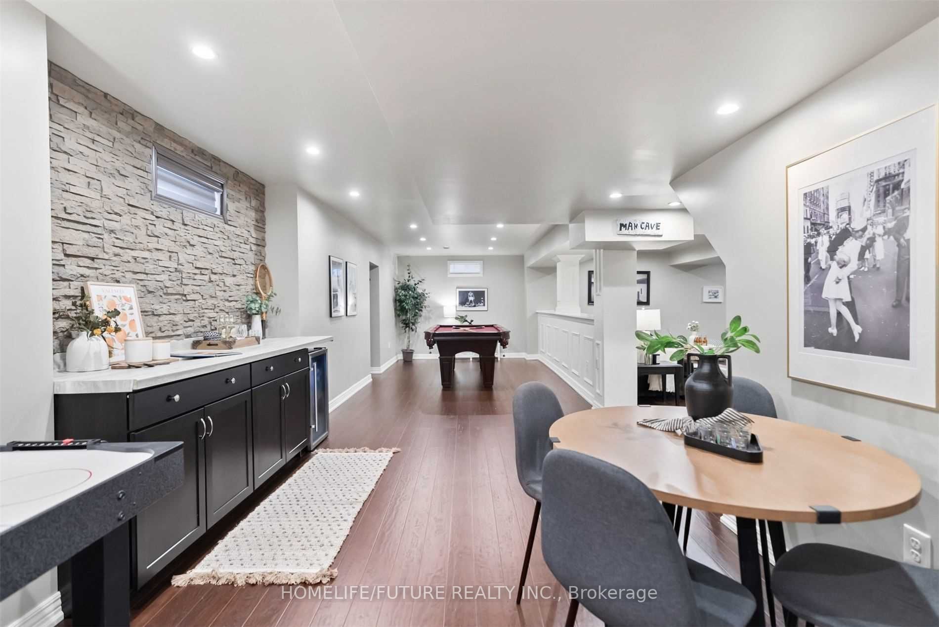 1381 Clearbrook Dr