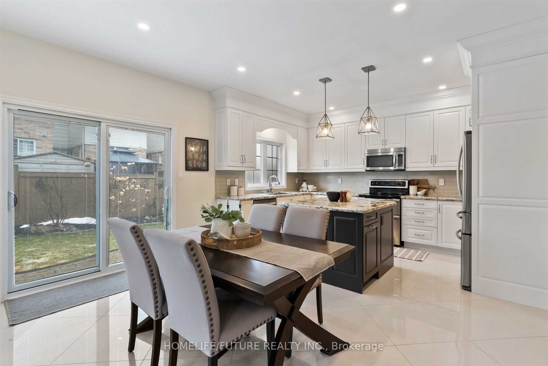 1381 Clearbrook Dr