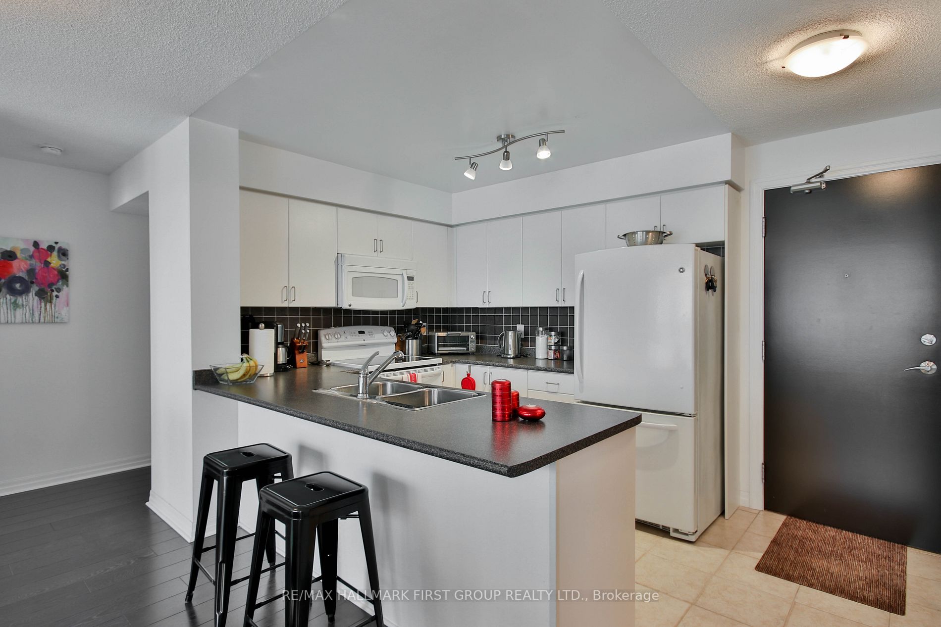 1600 Charles St, #707