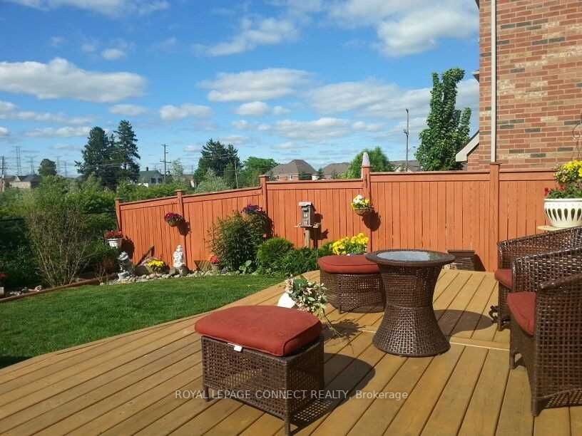 10 Atherton Ave