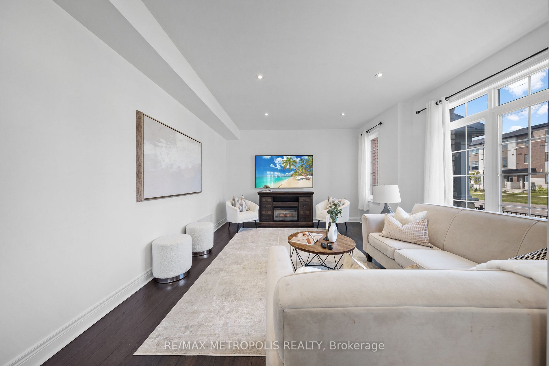 285 Finch Avenue, #19