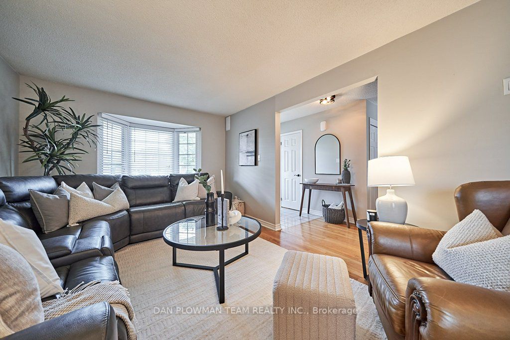 46 Canadian Oaks Dr