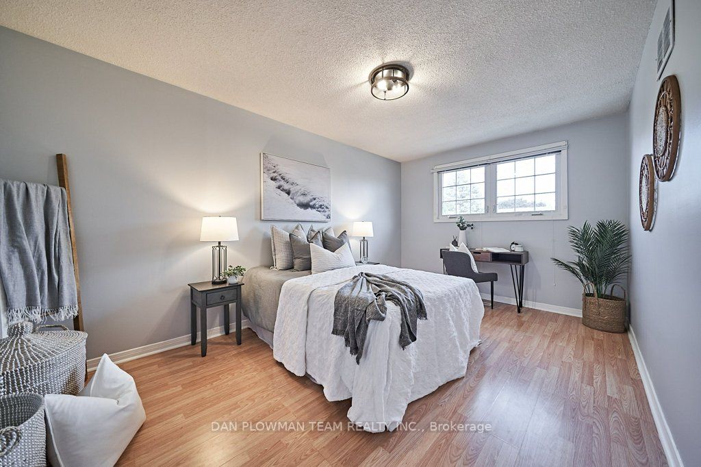 46 Canadian Oaks Dr
