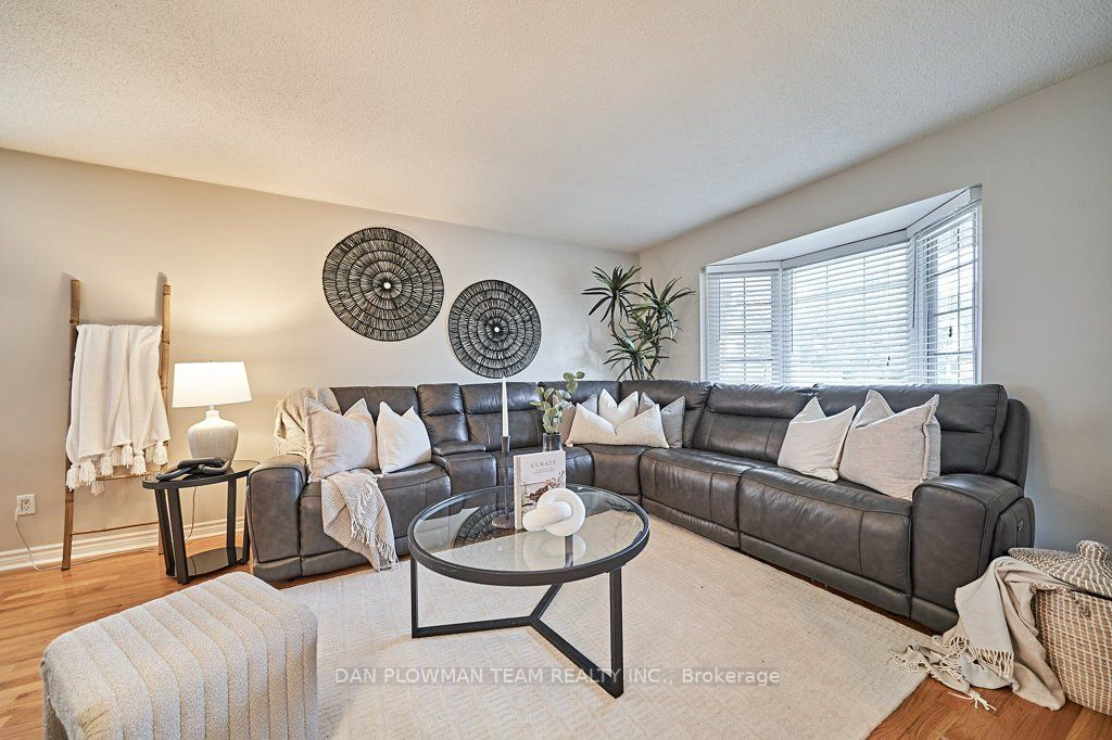 46 Canadian Oaks Dr