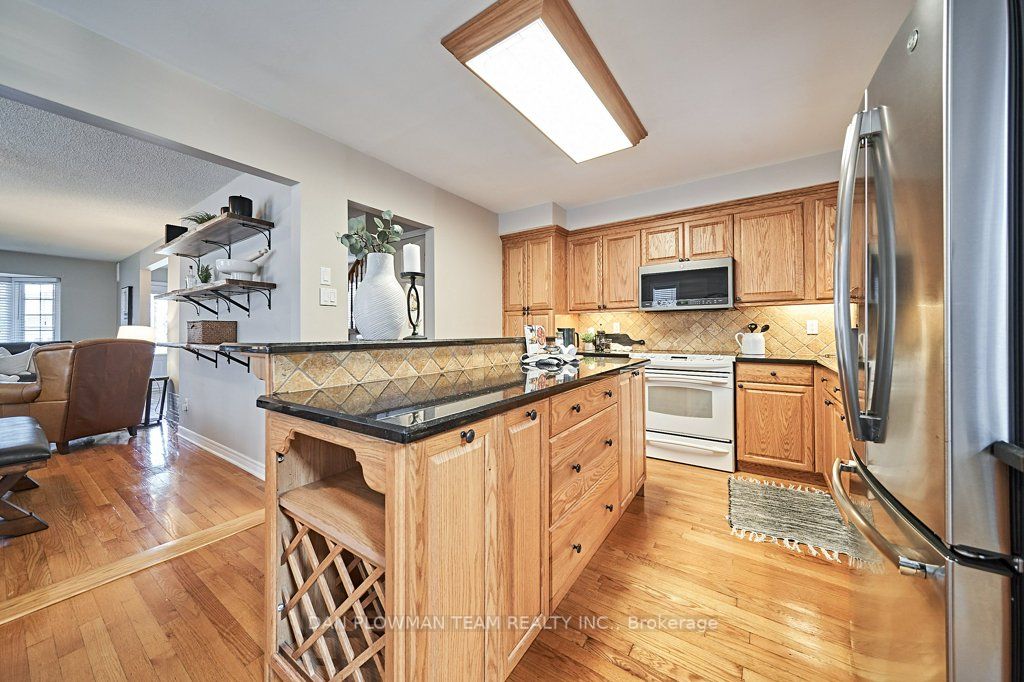 46 Canadian Oaks Dr