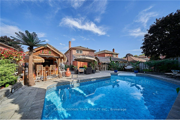 46 Canadian Oaks Dr, Whitby