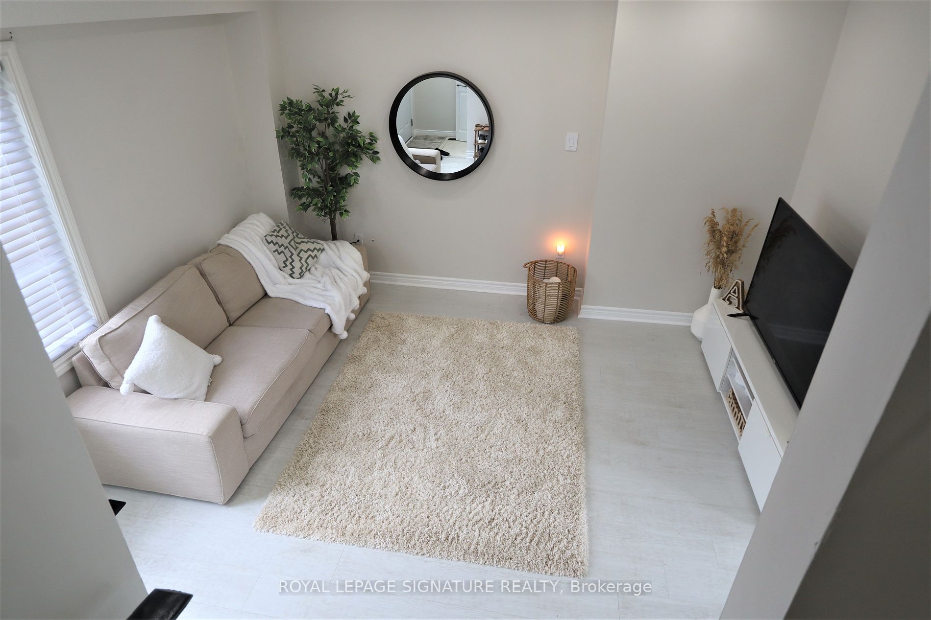 1436 Outlet Dr