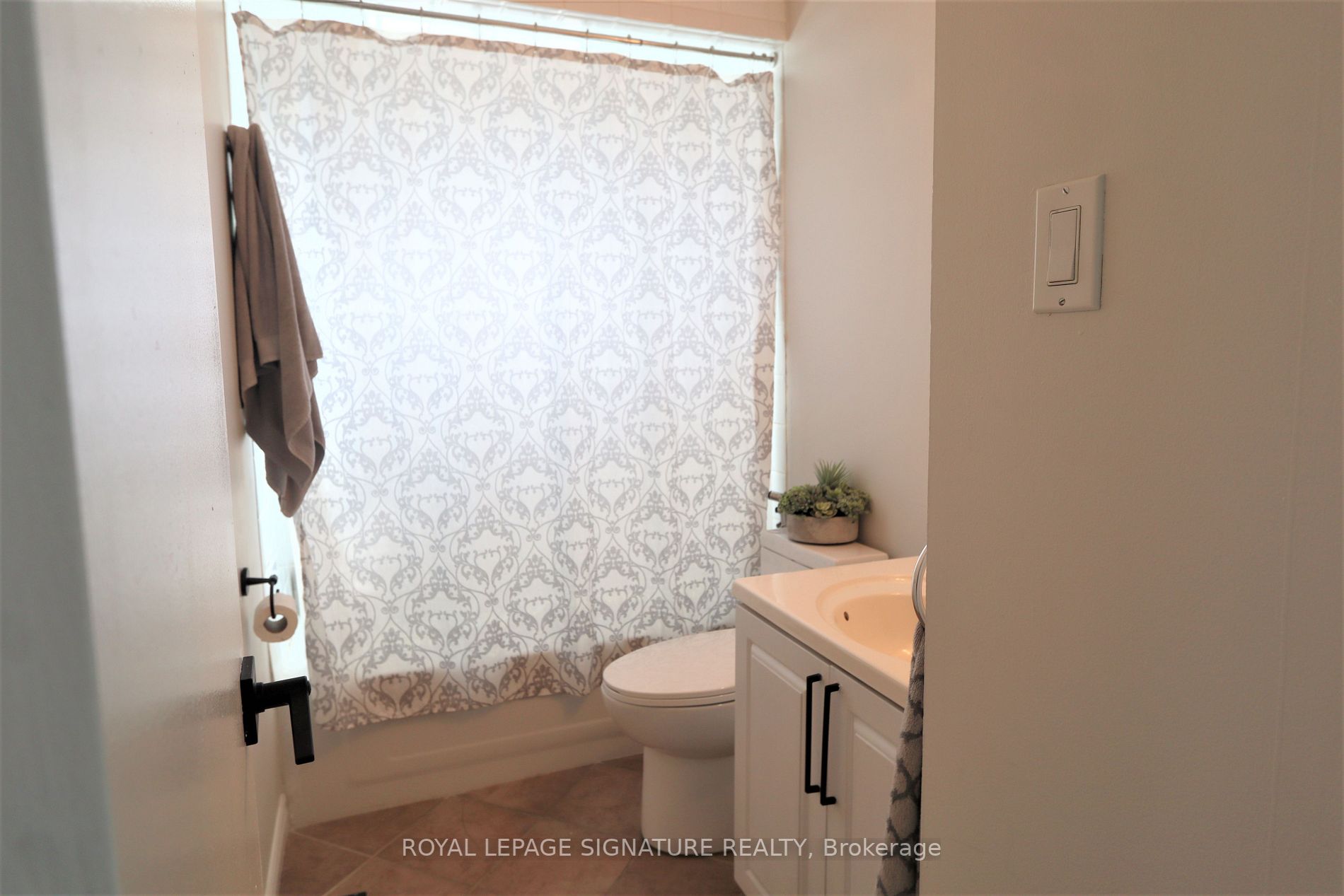 1436 Outlet Drive