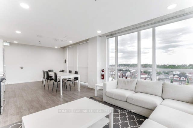1900 Simcoe St N, #243