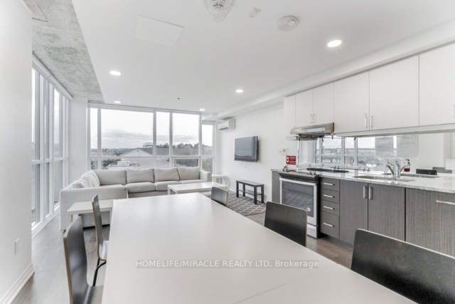 1900 Simcoe St N, #243