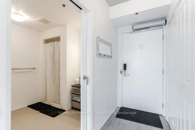 1900 Simcoe St N, #243