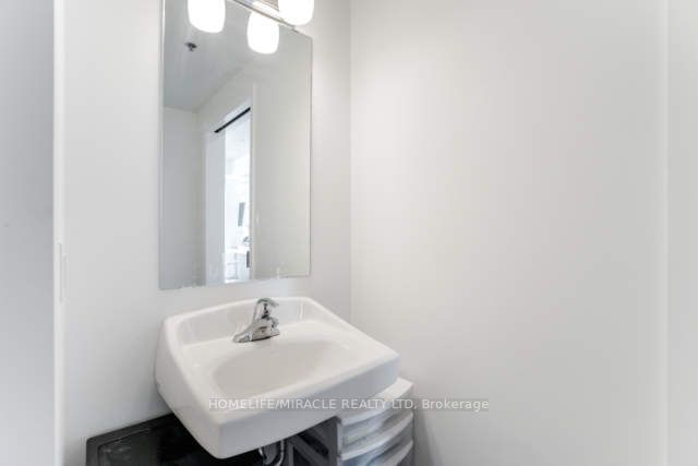 1900 Simcoe St N, #243
