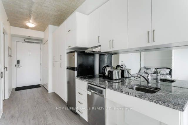 1900 Simcoe St N, #243