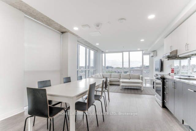 1900 Simcoe St N, #243