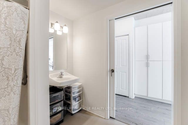1900 Simcoe St N, #243