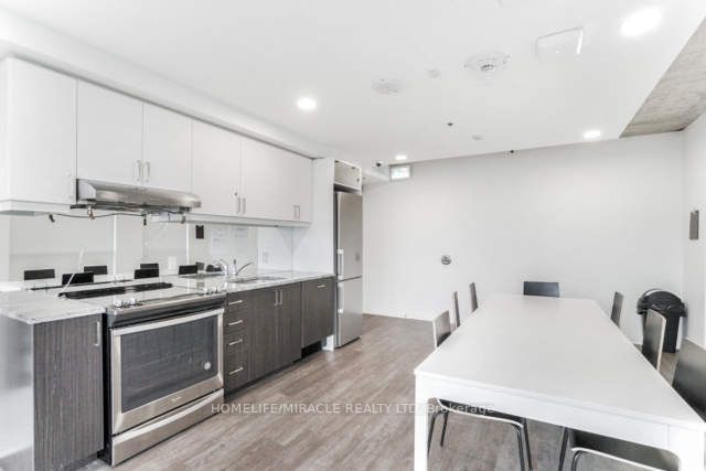 1900 Simcoe St N, #243
