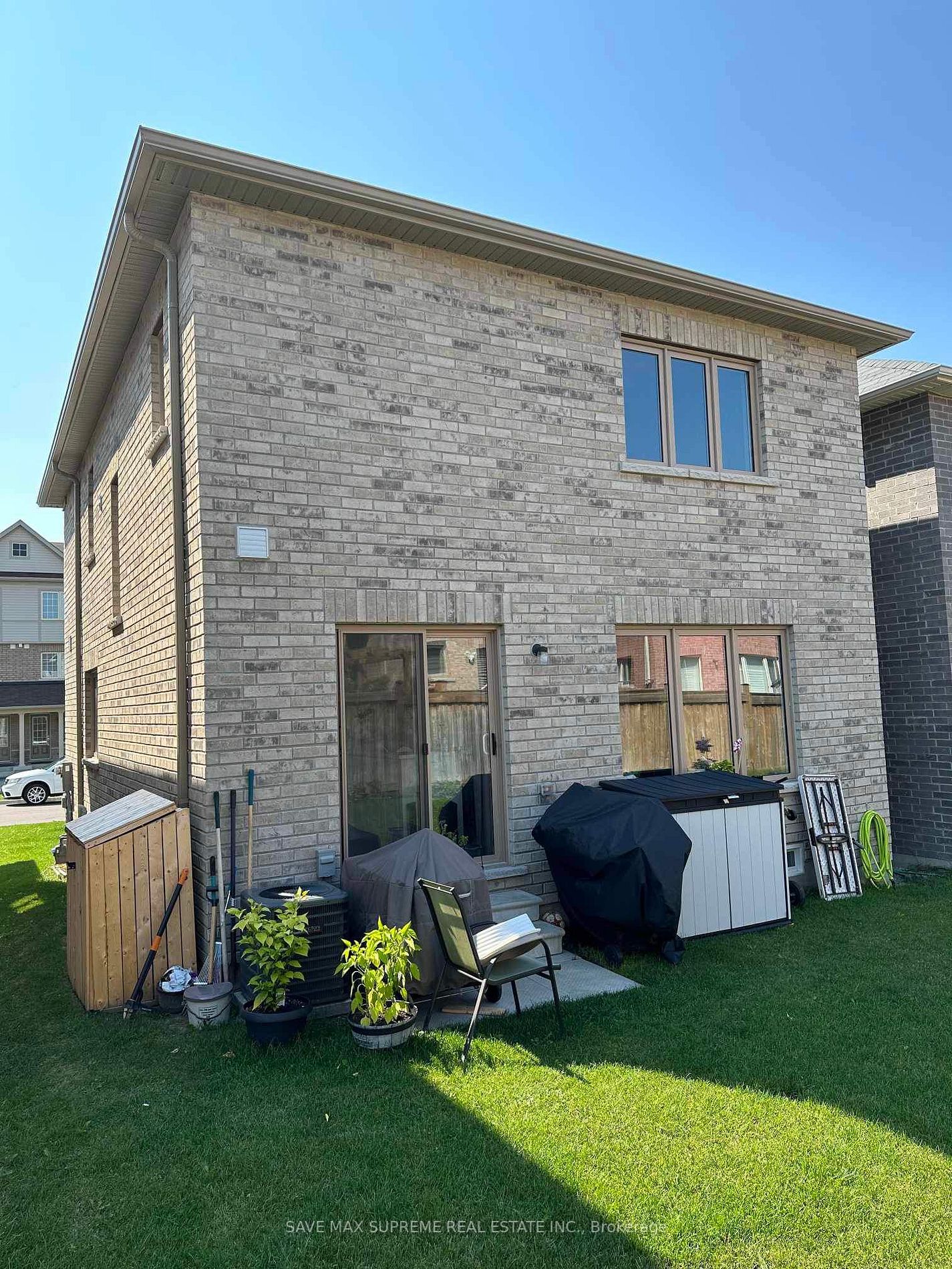 22 Mortlock St