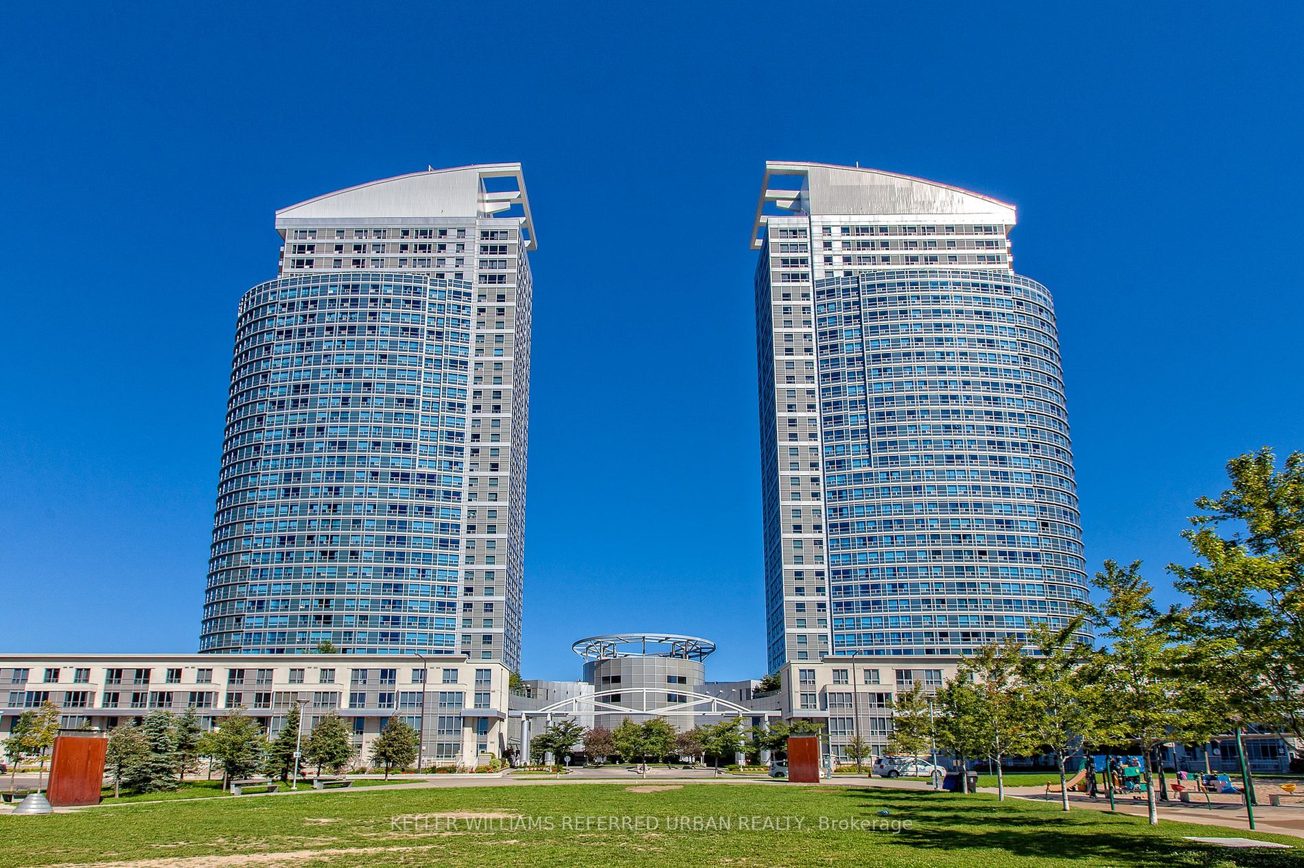 38 Lee Centre Dr N, #2602