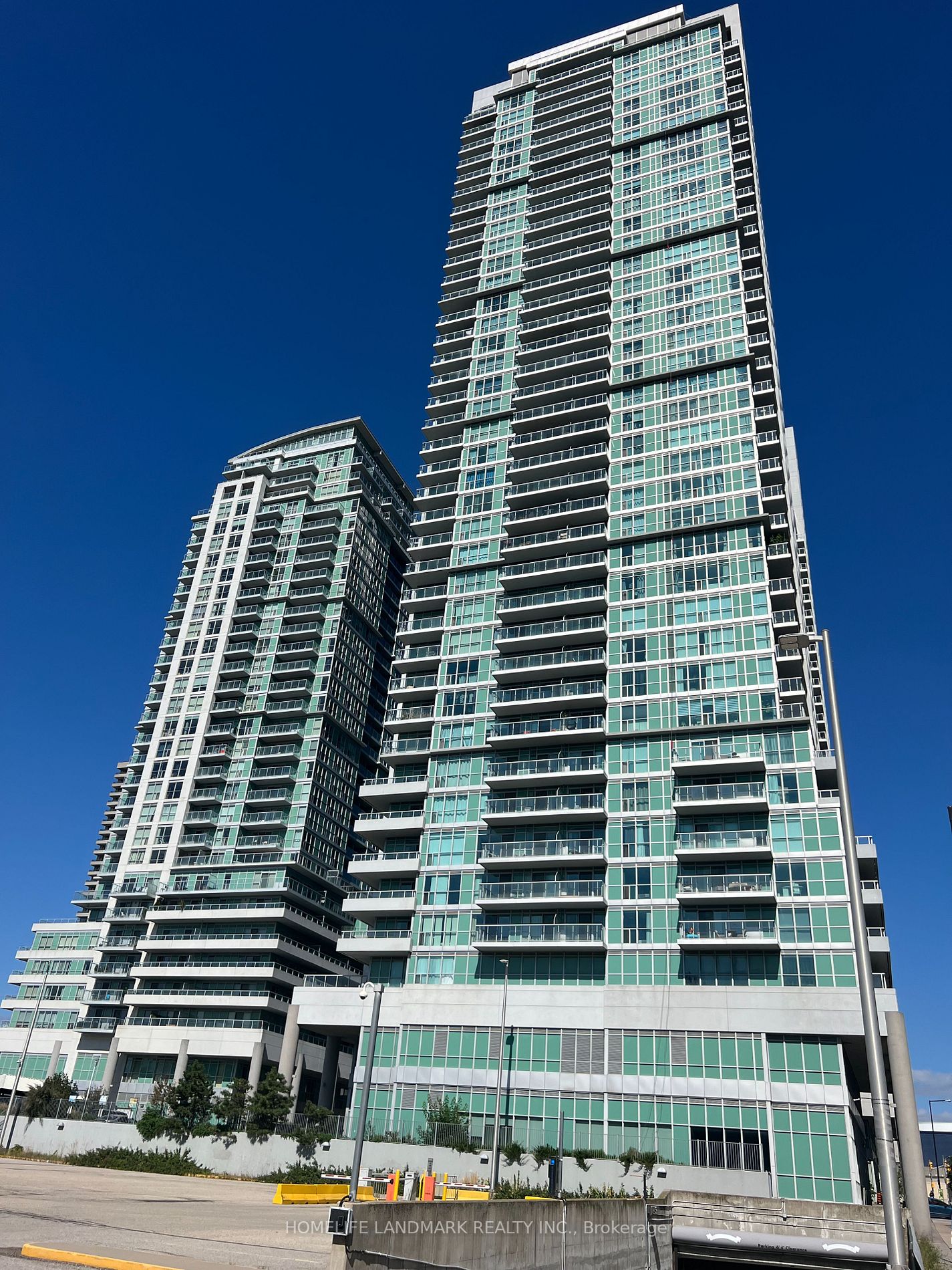 50 Town Centre Crt, #711