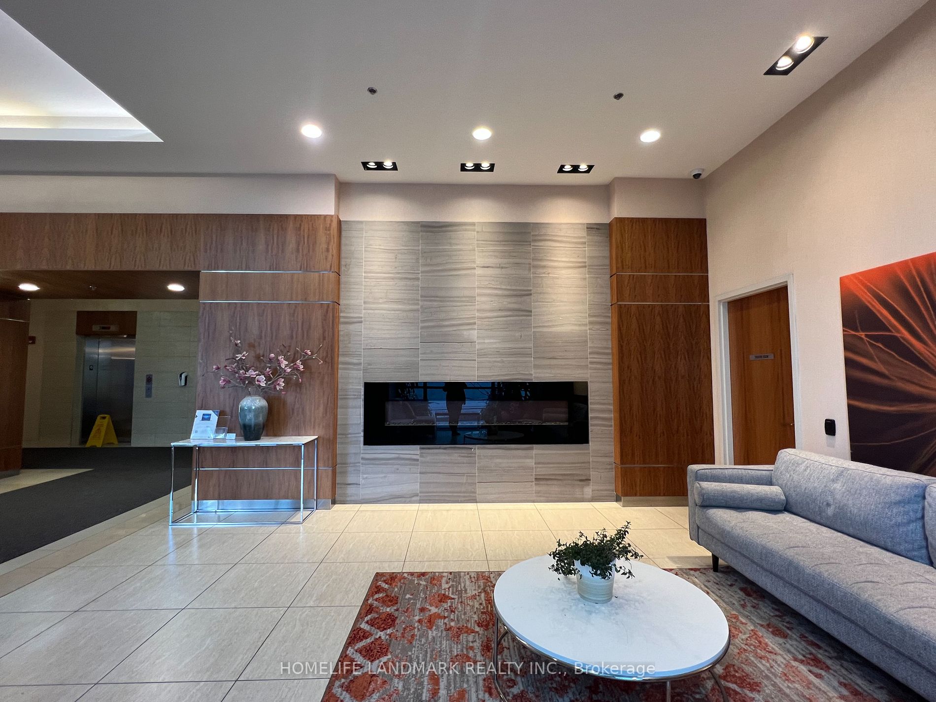 50 Town Centre Crt, #711