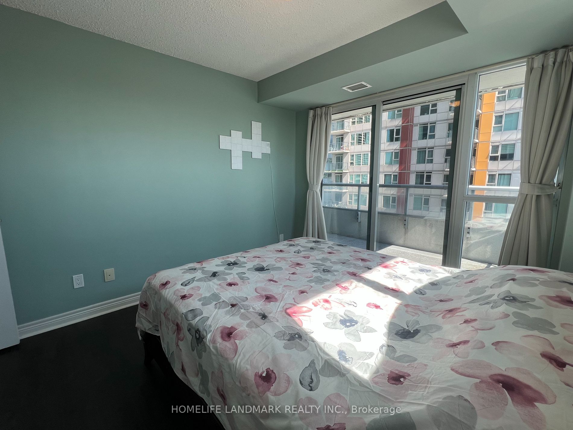 50 Town Centre Crt, #711
