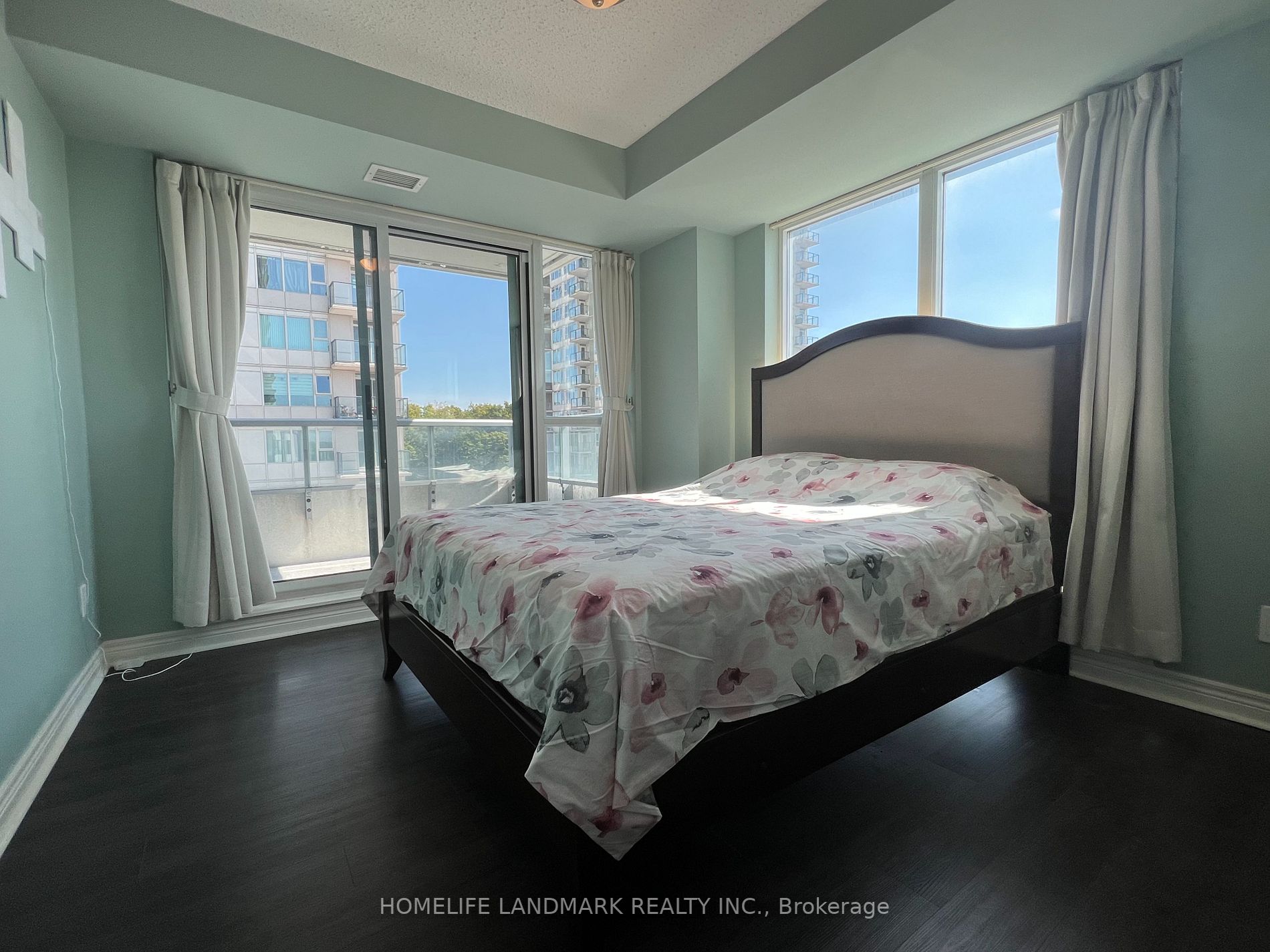 50 Town Centre Crt, #711
