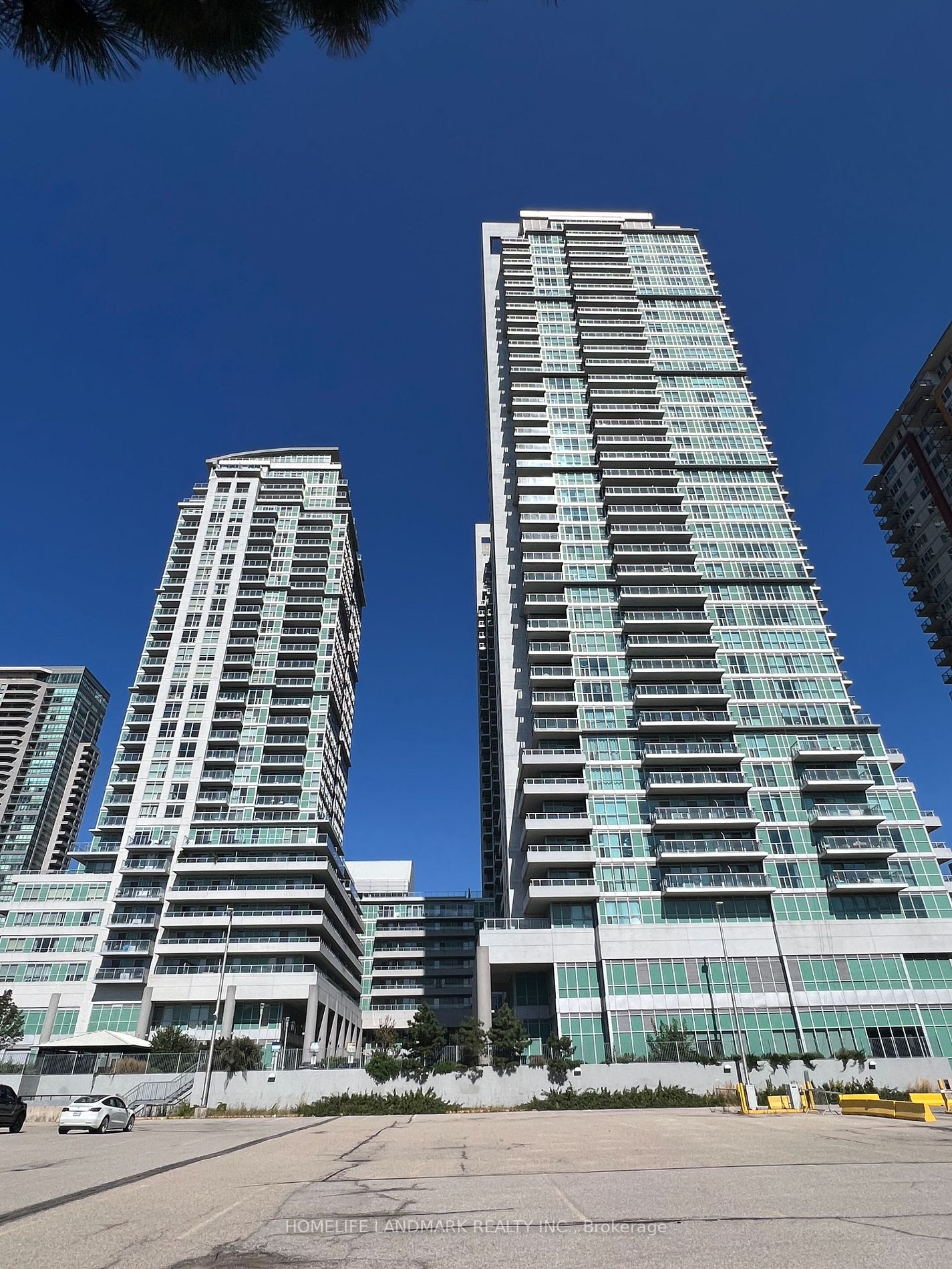 50 Town Centre Crt, #711
