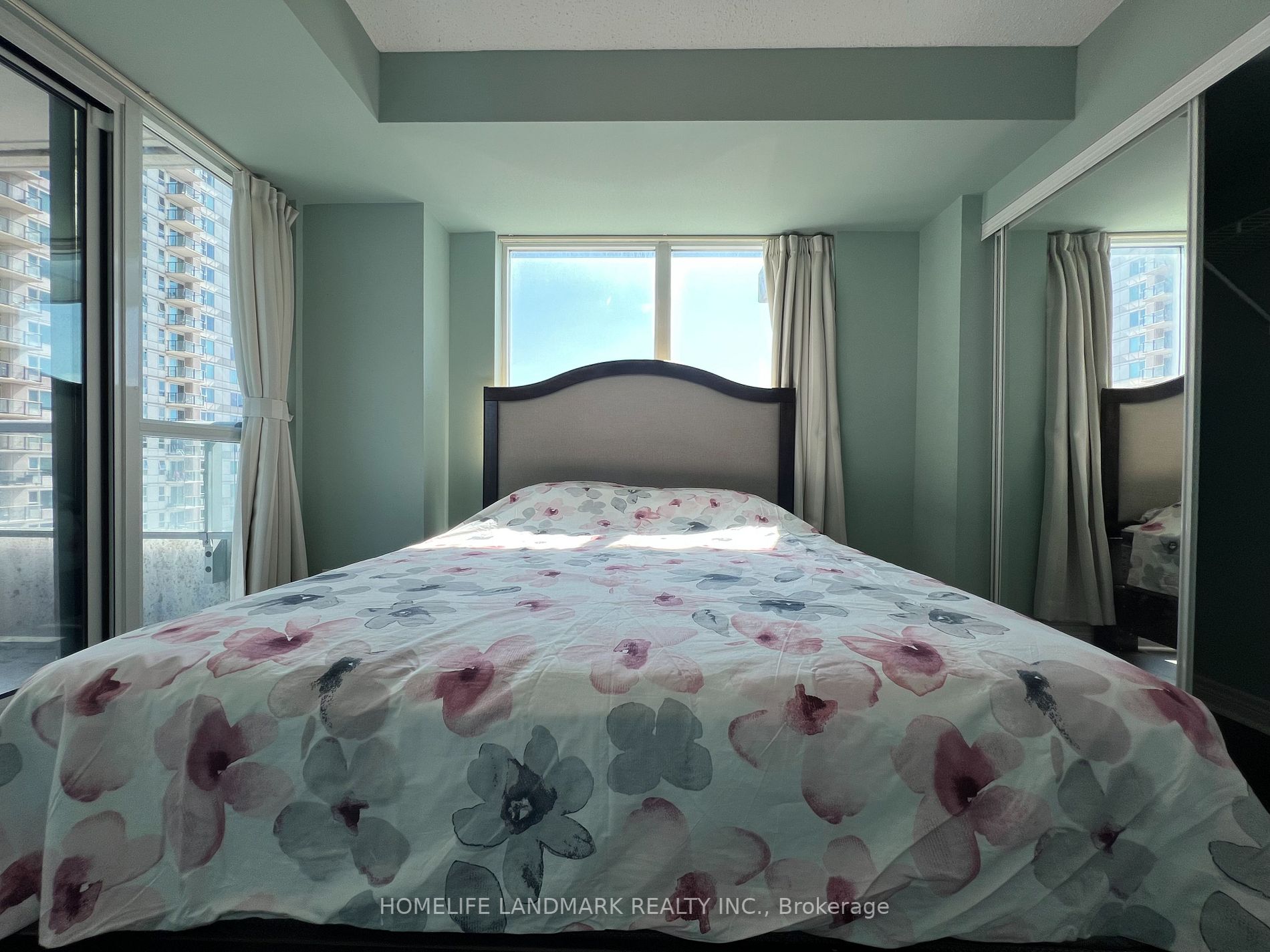 50 Town Centre Crt, #711