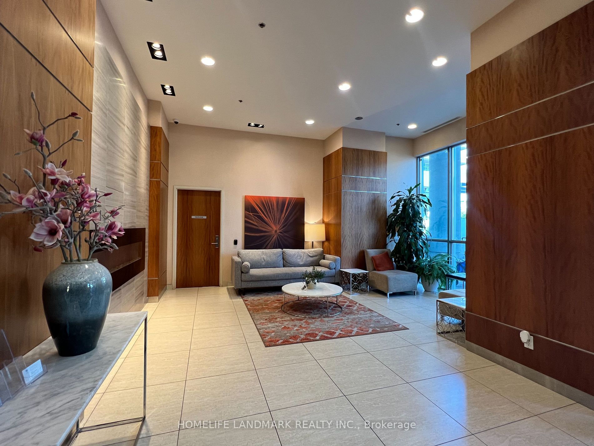 50 Town Centre Crt, #711