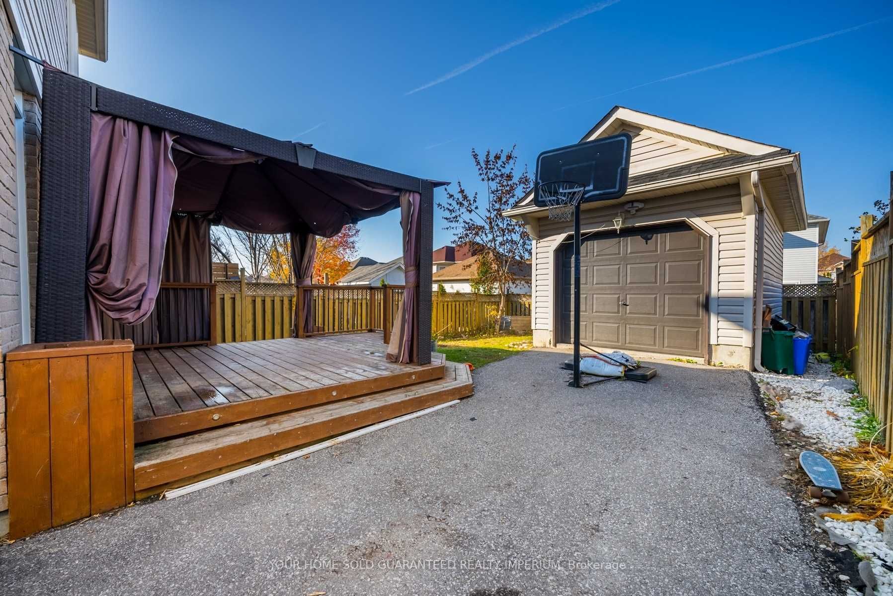 73 Sandford Cres