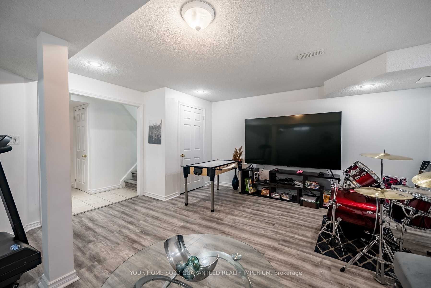 73 Sandford Cres