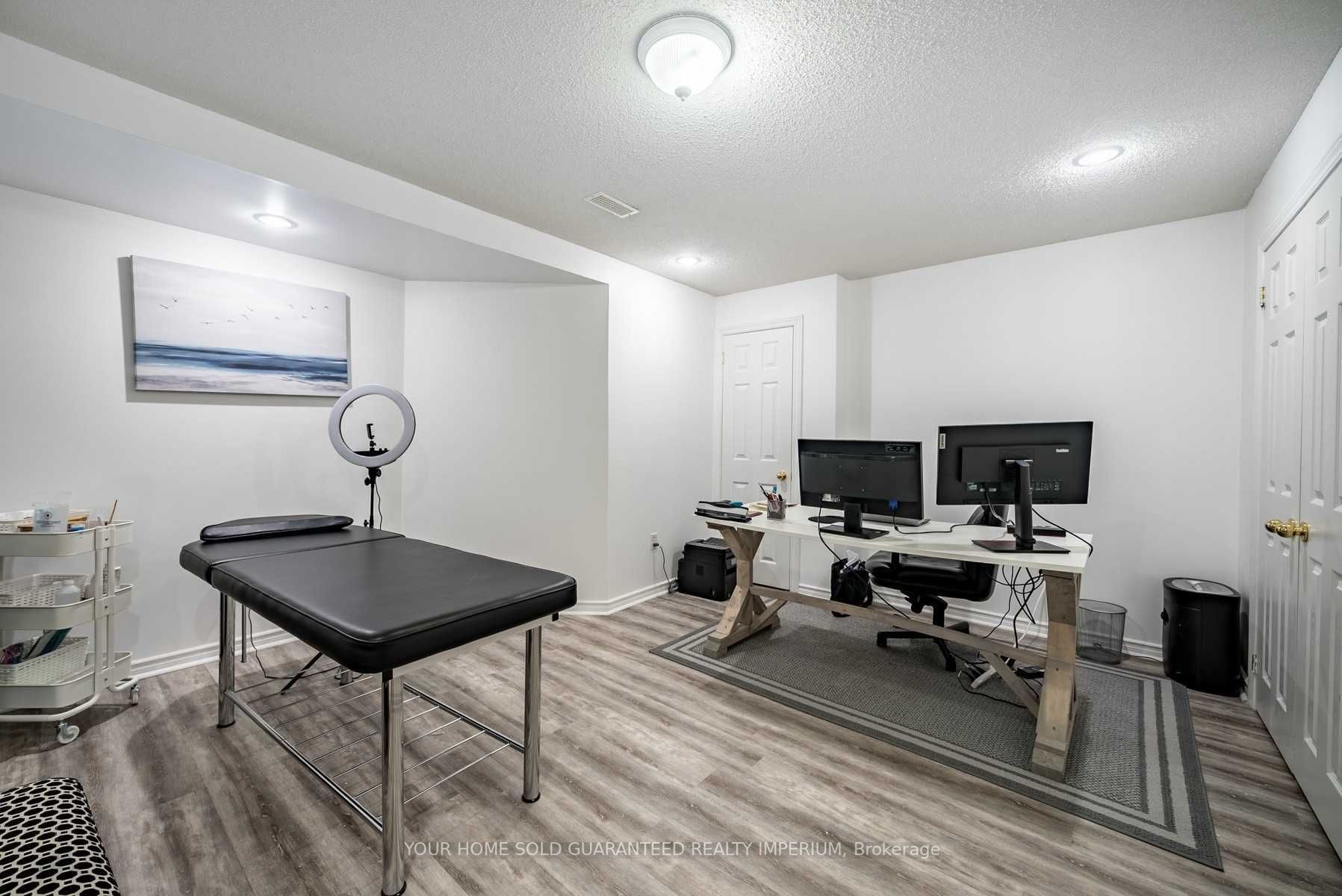 73 Sandford Cres