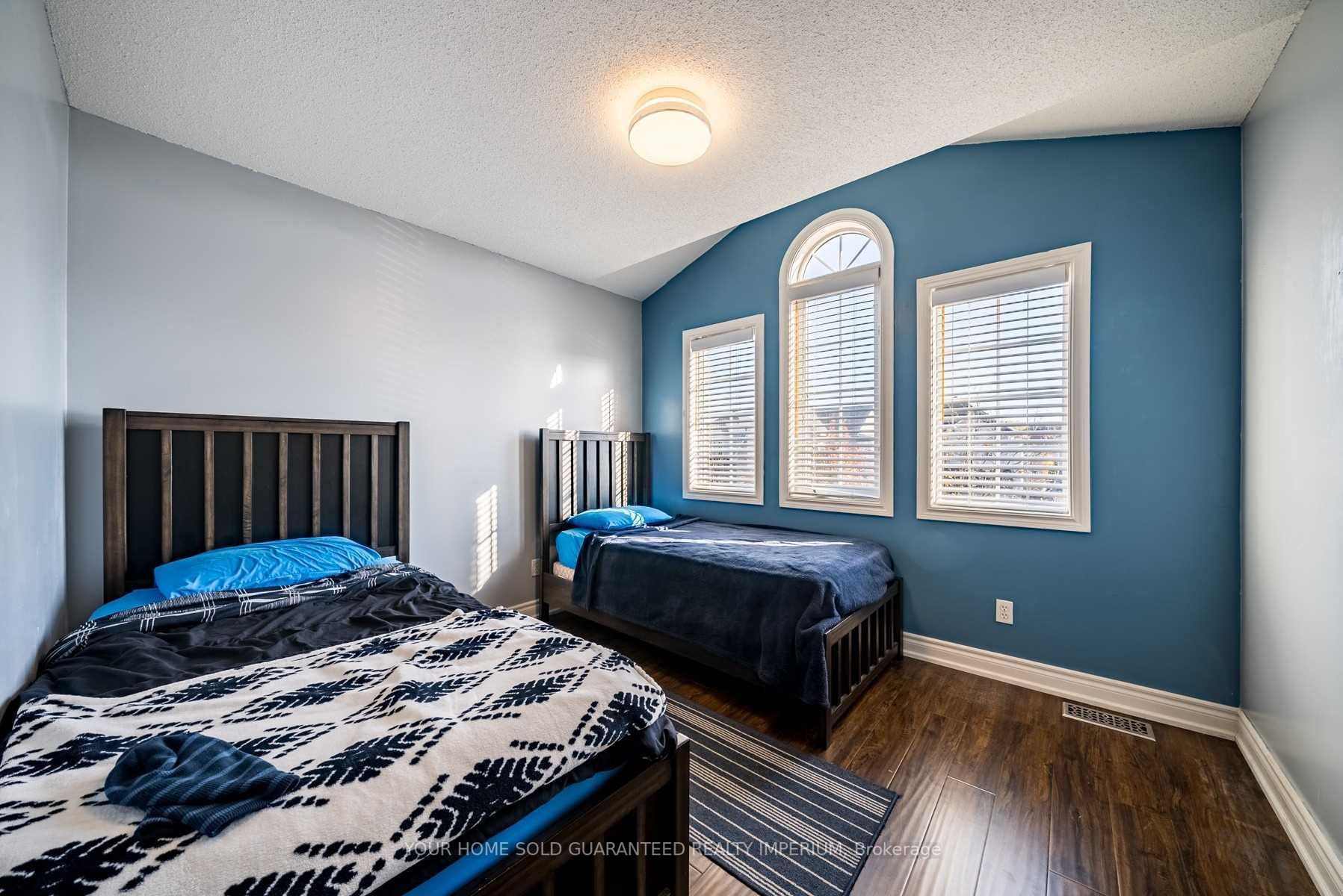 73 Sandford Cres
