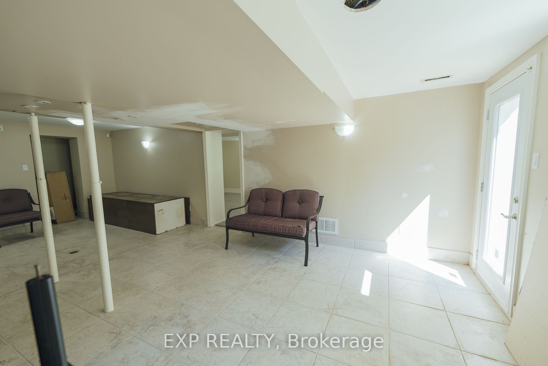 35 Winchester Rd E, #Bsmt