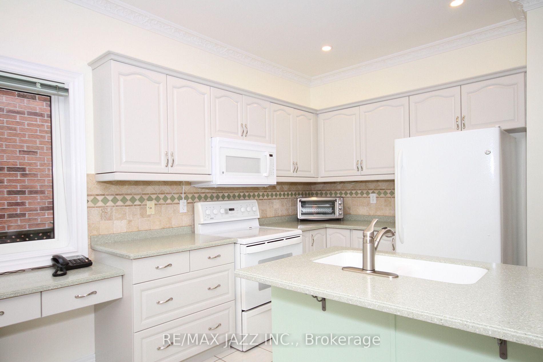 121 Whitburn St