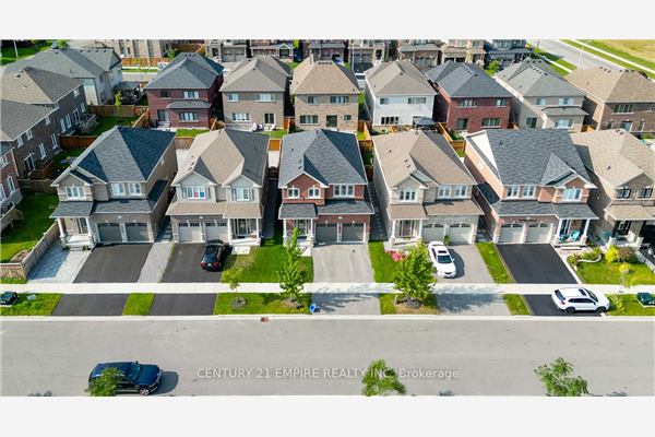 10 Moses Cres E, Clarington